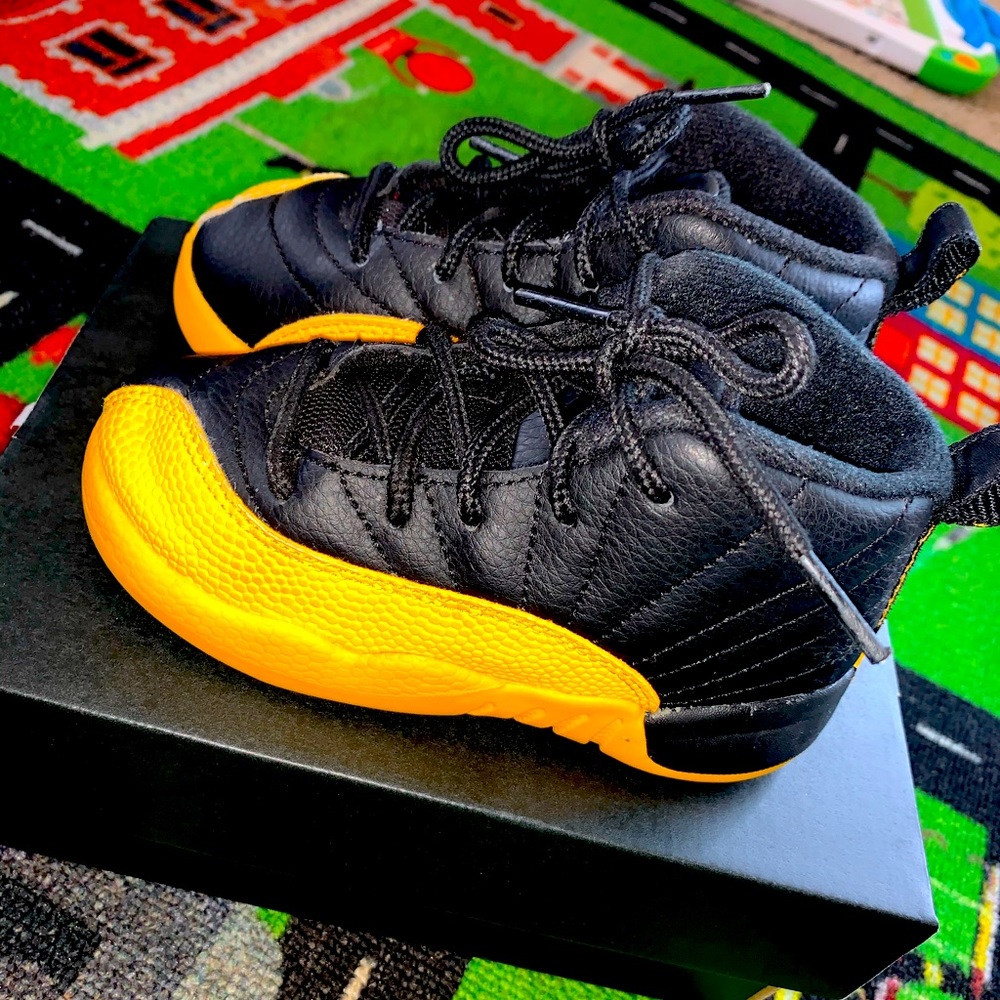 Retro 12 - University Gold & Black